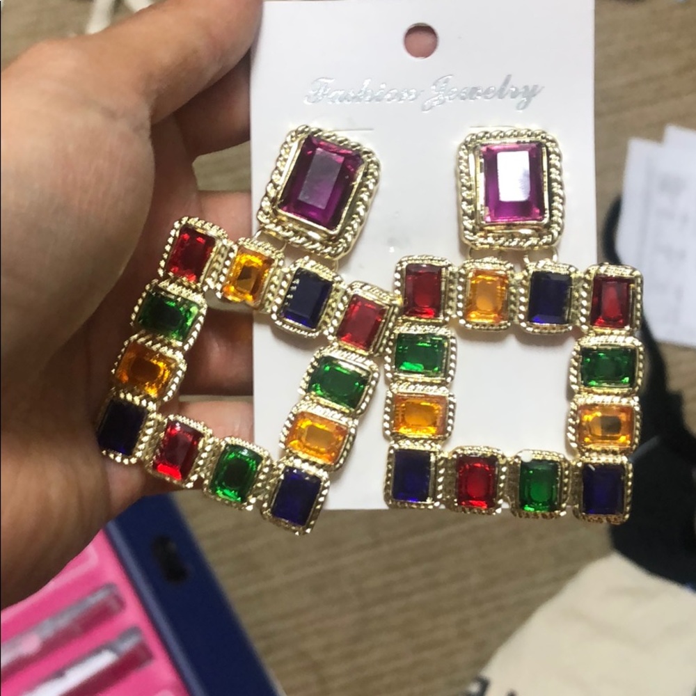 Earring - Picture 1 of 2